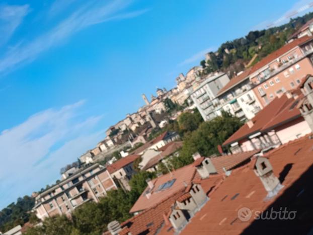 Bergamo centro ampio trilocale vista città alta