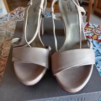 sandali beige mai usati