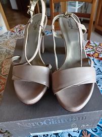 sandali beige mai usati