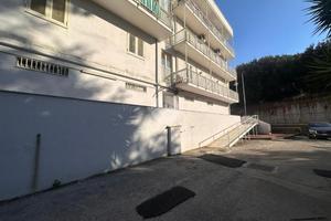 4 LOCALI A NAPOLI