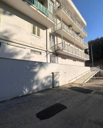 4 LOCALI A NAPOLI