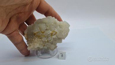 Minerale aragonite fluorescente sicilia 