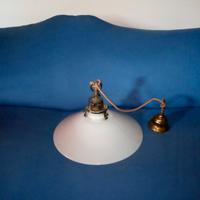 Lampadario con piatto in opalina bianco 