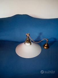 Lampadario con piatto in opalina bianco 