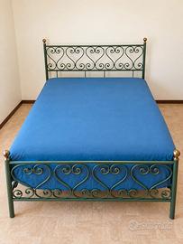 Letto matrimoniale in ferro battuto con materasso