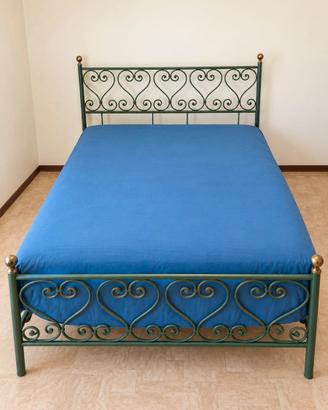 Letto matrimoniale in ferro battuto con materasso