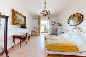 Stanza matrimoniale, studentessa