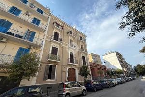 3 LOCALI A NAPOLI