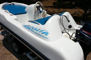 Surmarine Bahia 320 con carrello