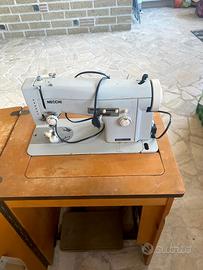 macchina da cucire Necchi con mobile