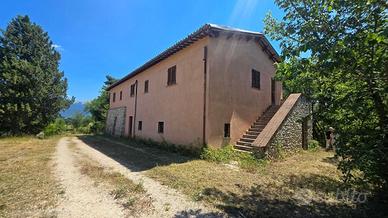 Casale a Nocera Umbra