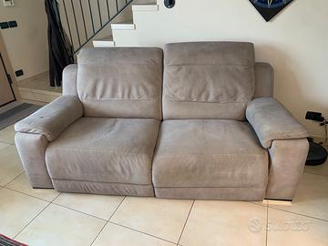 Divano usato con sedute scorrevoli elettriche