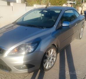 Ford Focus cabriolet.