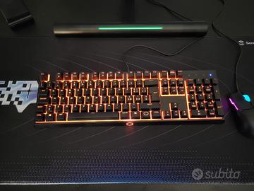 Tastiera retroilluminata multicolore da gaming