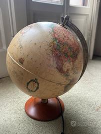 Mappamondo luminoso vintage