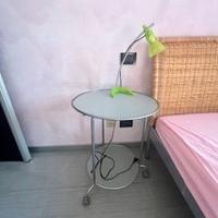 2 comodini in vetro satinato Ikea