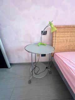 2 comodini in vetro satinato Ikea