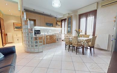 Trivani in buono stato, con due posti auto.