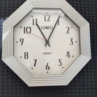 Orologio al quarzo da parete.