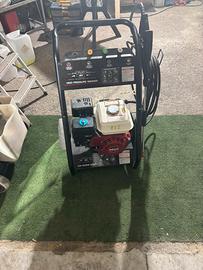 Idro pulitrice a motore