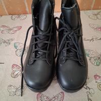 Scarpe da lavoro n. 40 punta in acciaio.