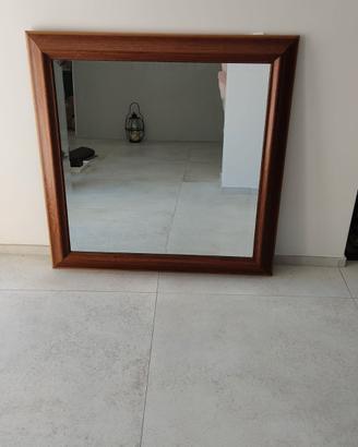 Grande specchio con cornice di legno 