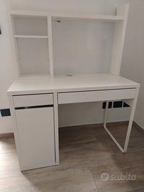 scrivania bianca IKEA 