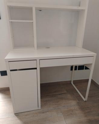 scrivania bianca IKEA 
