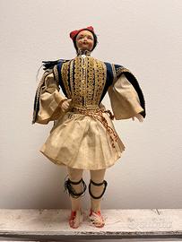 Souvenir bambola Tsolias tessuto greca
