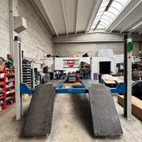 Attrezzatura officina ponti sollevatori, cric