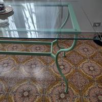 Tavolo in vetro.