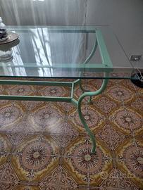 Tavolo in vetro.