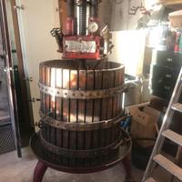 Torchio idraulico per vino