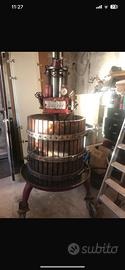 Torchio idraulico per vino