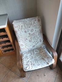 poltrona IKEA modello POÄNG con una fodera