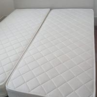 Struttura letto matrimoniale con materassi