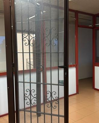 Inferriata per porta con serratura e zanzariera