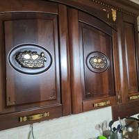 cucina classica con ripiani in marmo e frontale co