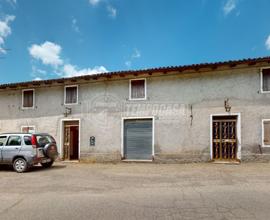 Casa indipendente di ampie metrature con giardino