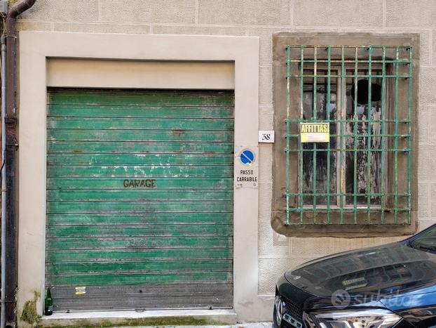 Pisa zona Tribunale garage/magazzino 50 mq