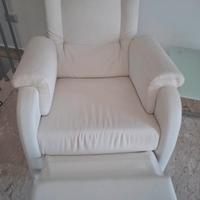 poltrona con poggiapiedi 