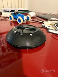 Stereo JBL a cavo e a pile.