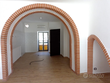 Da visitare. locale commerciale