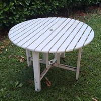 Tavolino rotondo da giardino in legno bianco
