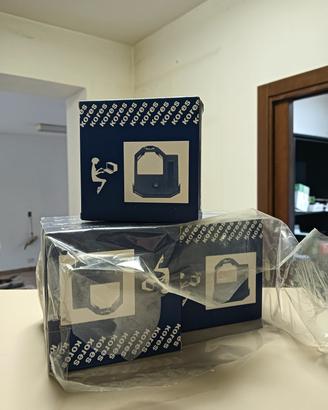 Rotoli di carta per macchina da scrivere