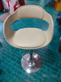 sgabello in pelle 