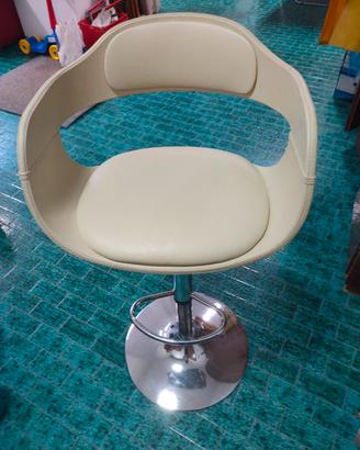 sgabello in pelle 