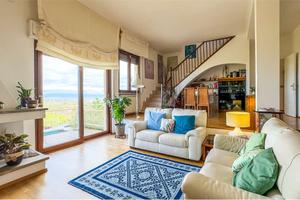 Villa panoramica immersa nel verde