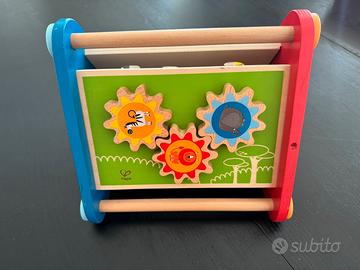 Triangolo multiattività di legno Hape