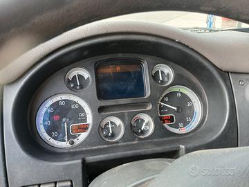 camion 3 assi con gru hiab